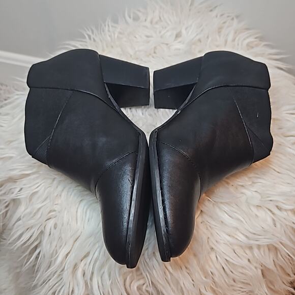 Vionic Orthoheel Black Leather Elastic Strap Ankle Boot - Picture 7 of 11